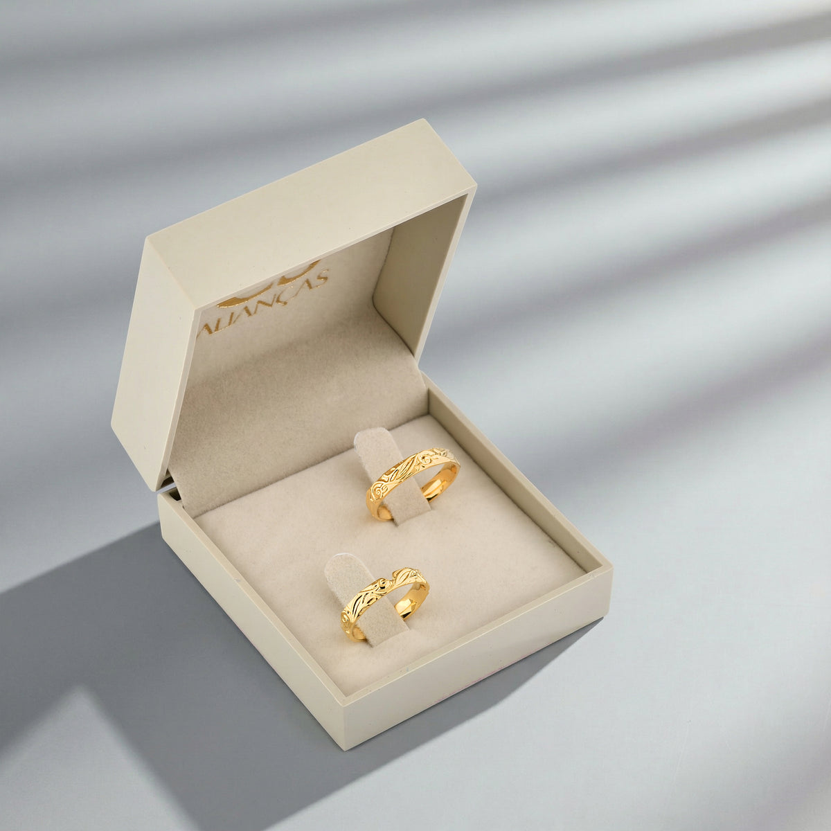 Alianças de Casamento Melian 18K 4mm + Anel Brinde