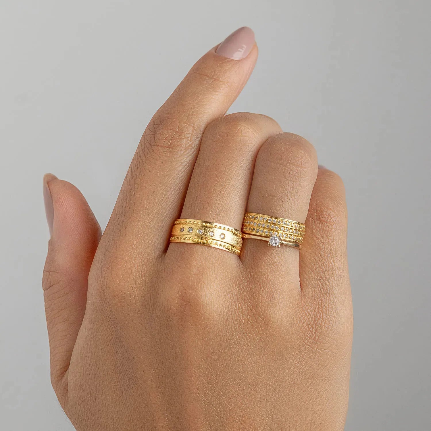 Alianças Royale 7mm Banhadas a Ouro + Anel Brinde