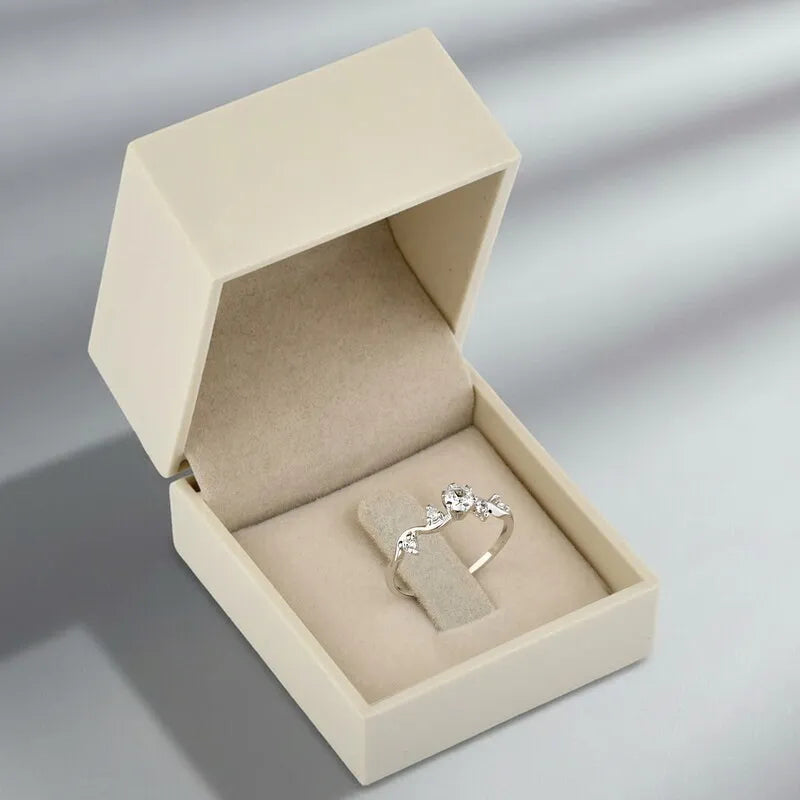 Anel Solitário Camille Ouro Branco 18K
